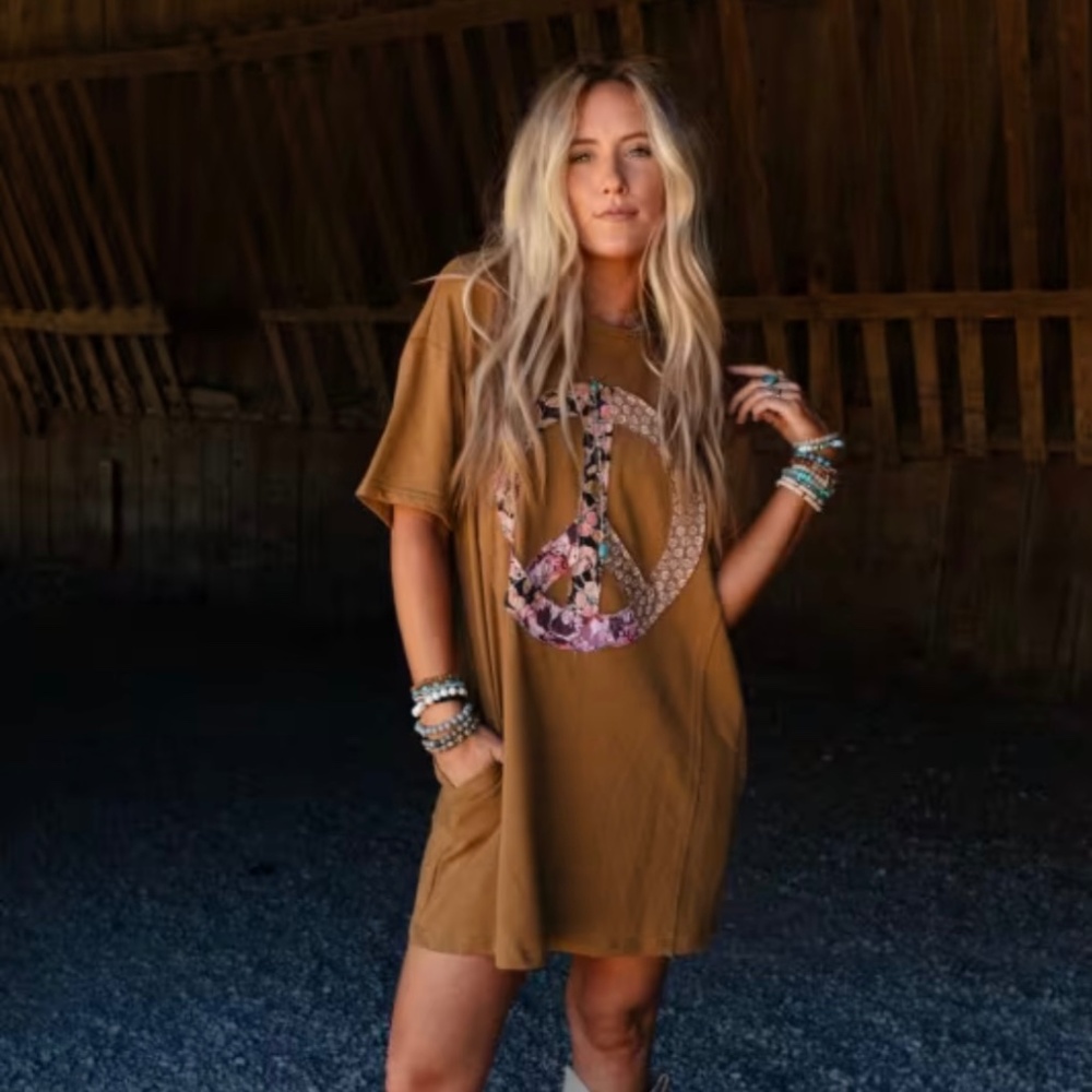 NWT T-Shirt Dress Ebbie Peace Sign Tunic Bronze Large Sage + Fig